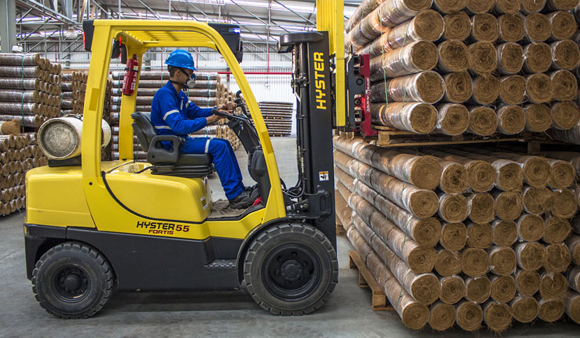 How to Prevent Dust From Damaging Your Forklift Truck