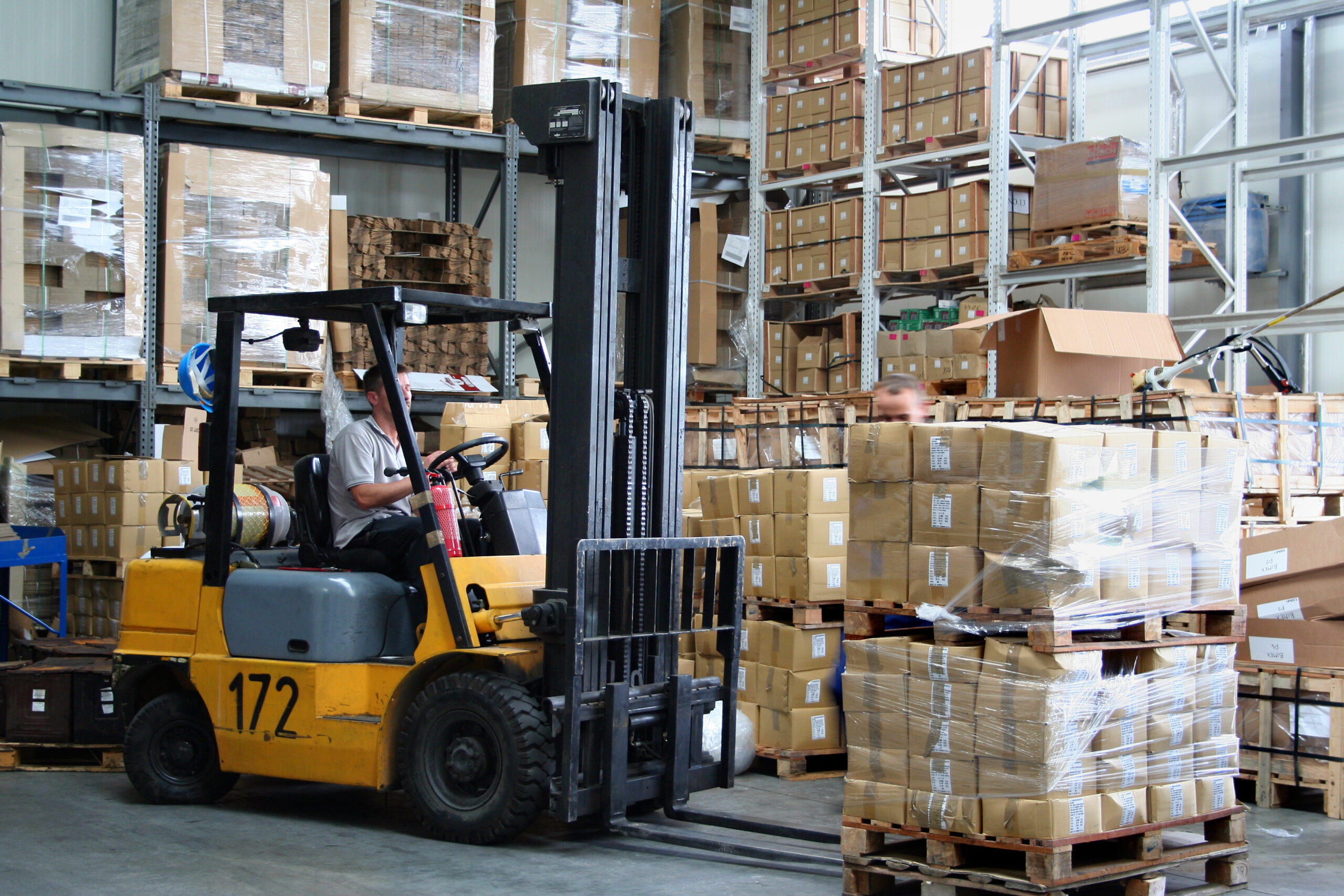 The Benefits of Short-Term vs Long-Term Forklift Truck Rentals